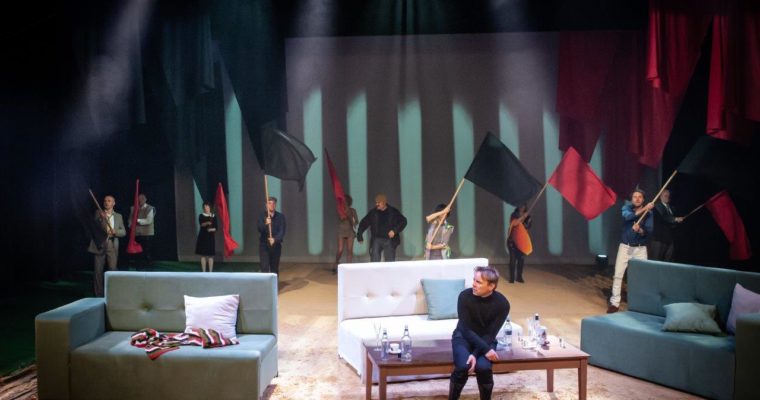 KOREA PÓŁNOCNA czyli „Rodzina” – Teatr Dramatyczny w Płocku