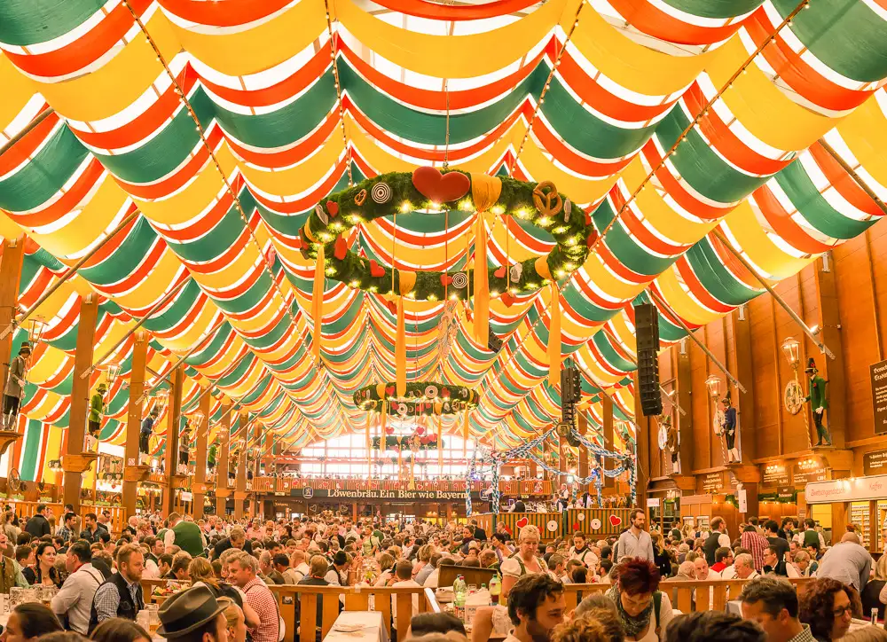 TAM GDZIE TRADYCJA SPOTYKA SIĘ Z ZABAWĄ! OKTОBERFEST!